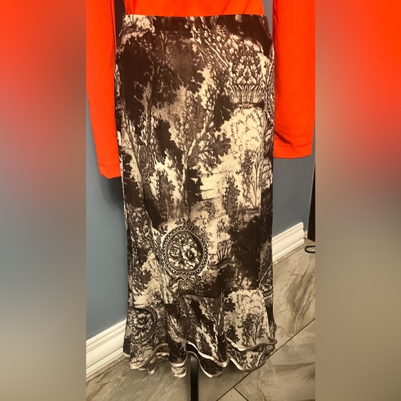 NWT Beautifully Flowing Brown Printed Skirt Longer in the Back!! - Picture 2 of 13